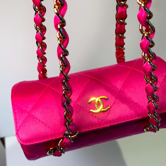 CHANEL 💕 Hot Pink Fuchsia Magenta Barbicore Barrel Vegan Quilted Silk Gold HW - Picture 3 of 16